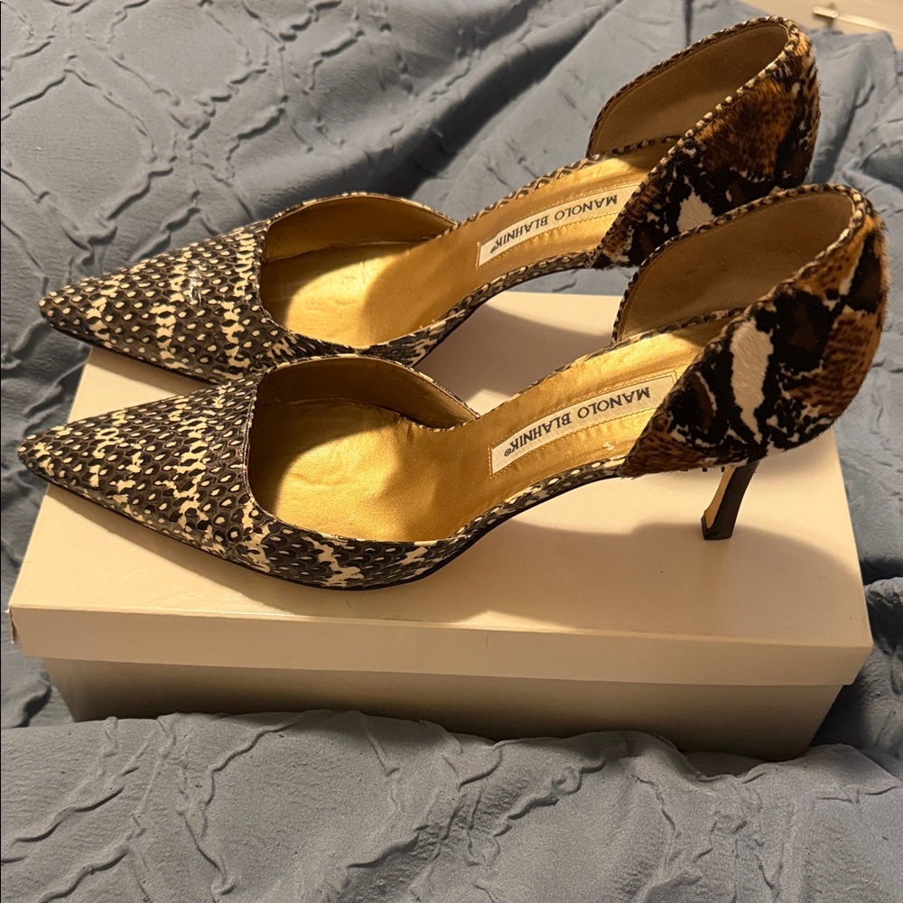 Manolo Blahnik Black and Brown Patterned Heels - Picture 2 of 6